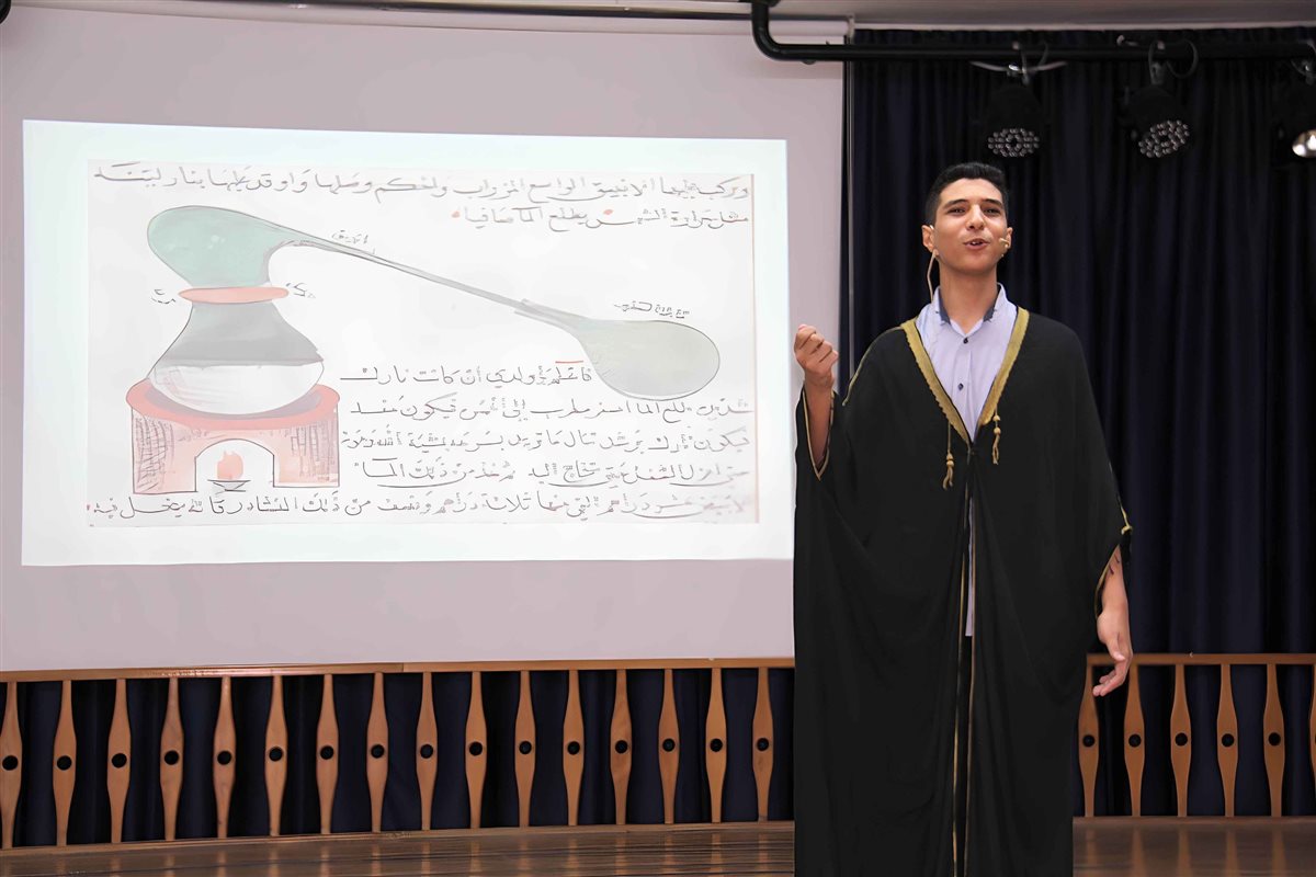 ثانوية السفير استضافت د. جهاد عبود في لقاء حواري ومعرض علمي بعنوان تخبرنا الكيمياء