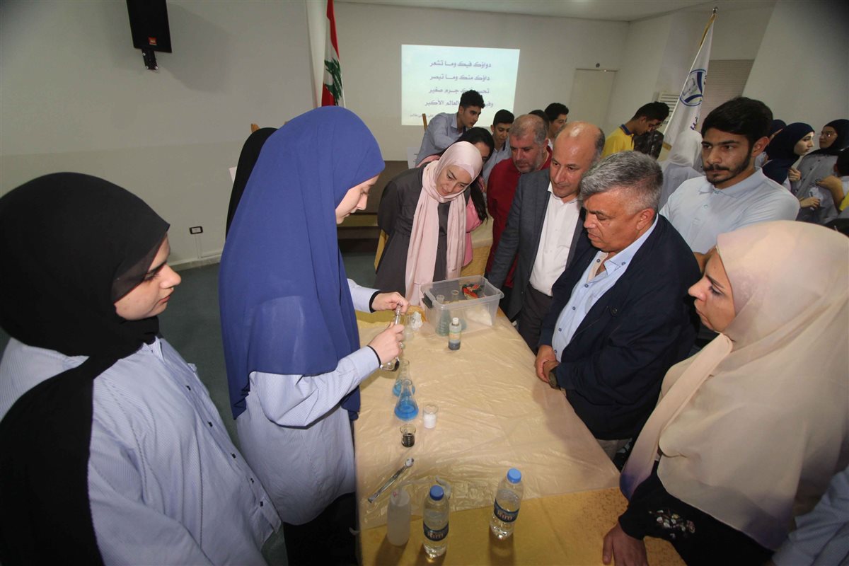 ثانوية السفير استضافت د. جهاد عبود في لقاء حواري ومعرض علمي بعنوان تخبرنا الكيمياء