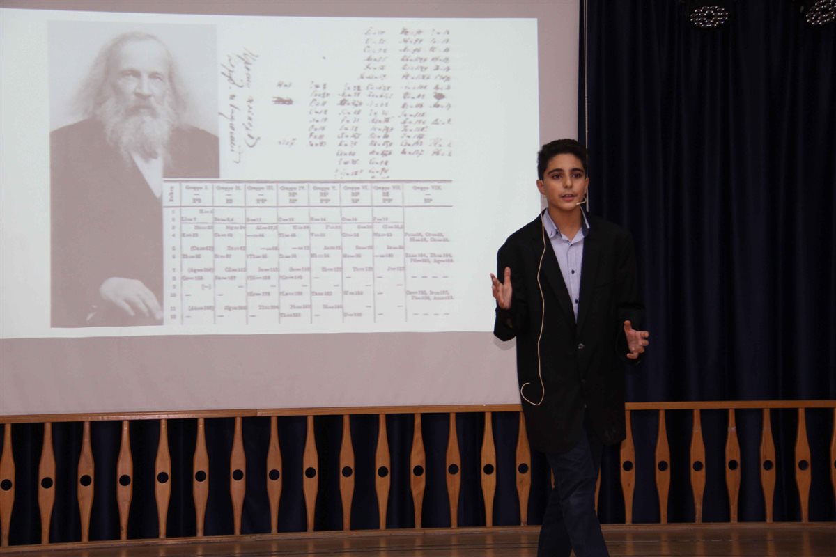 ثانوية السفير استضافت د. جهاد عبود في لقاء حواري ومعرض علمي بعنوان تخبرنا الكيمياء