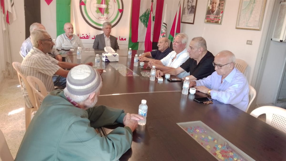 وفاء لنهج ياسر عرفات في ذكراه الحادية والعشرين السيد غسان بقاعي يستقبل وفدا في مقر اتحاد نقابات عمال فلسطين