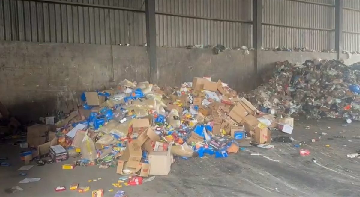 ختم مستودعات وضبط مواد غذائية فاسدة... الأمن يوقف المتورطين