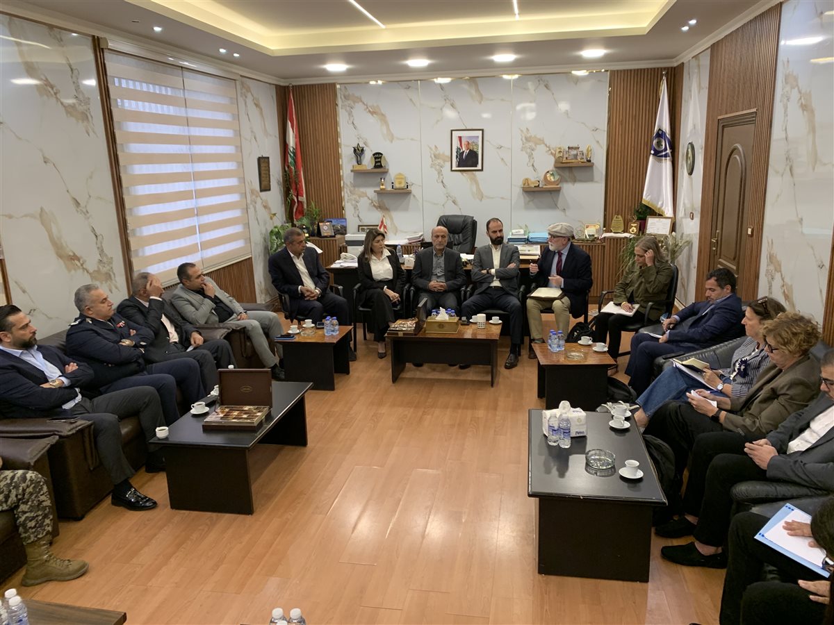 محافظ النبطية تبحث مع وفد أوروبي - دولي دعم إعادة الإعمار وإحتياجات الجنوب