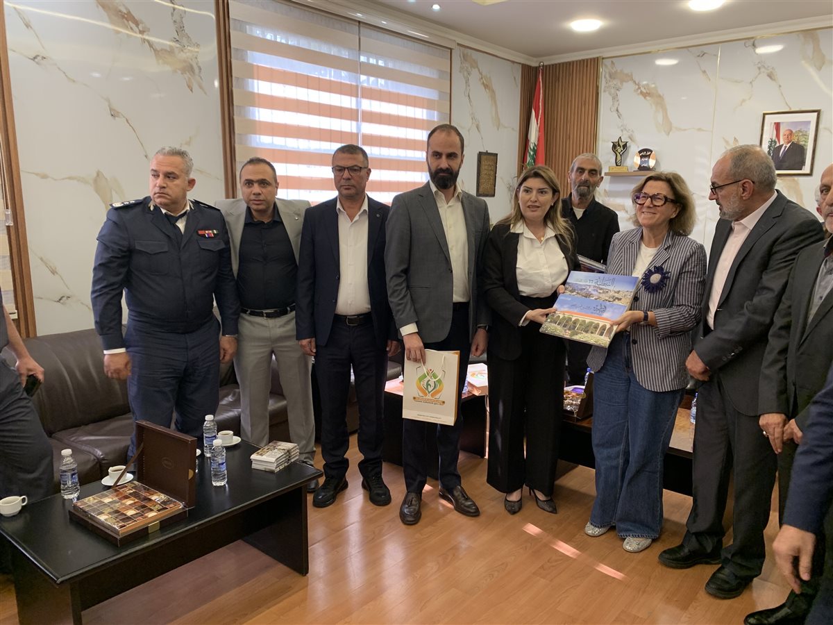 محافظ النبطية تبحث مع وفد أوروبي - دولي دعم إعادة الإعمار وإحتياجات الجنوب