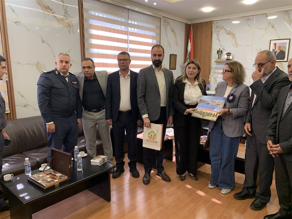 محافظ النبطية تبحث مع وفد أوروبي - دولي دعم إعادة الإعمار وإحتياجات الجنوب