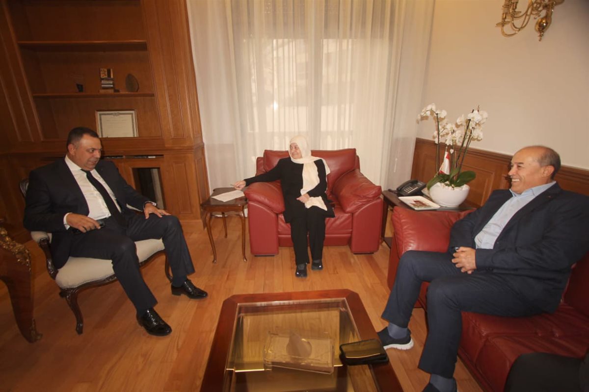 بهية الحريري تستقبل وفودا بلدية ونقابية وتتابع قضايا سائقي الشاحنات في صيدا