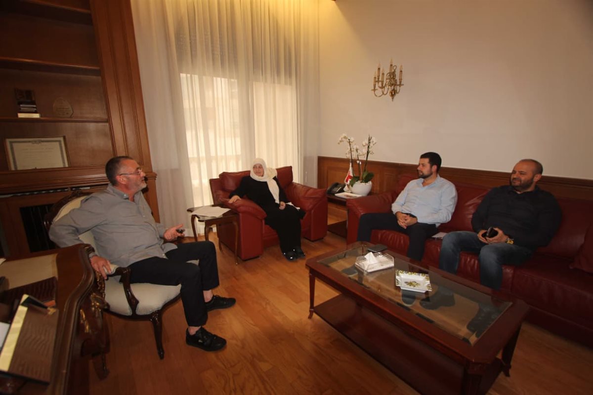 بهية الحريري تستقبل وفودا بلدية ونقابية وتتابع قضايا سائقي الشاحنات في صيدا