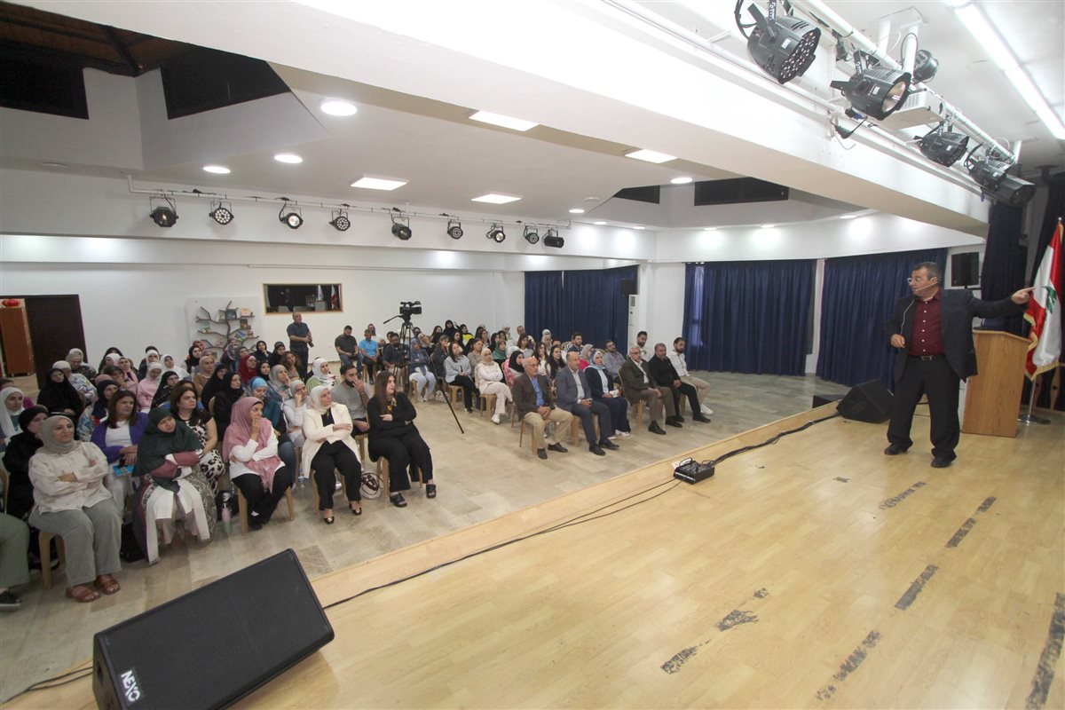 ثانوية السفير تحيي أسبوع الغابات بلقاء مع د. محمد فقيه