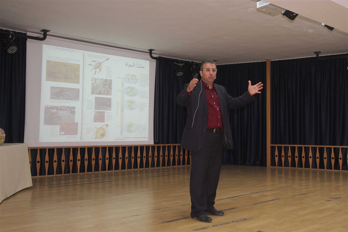 ثانوية السفير تحيي أسبوع الغابات بلقاء مع د. محمد فقيه