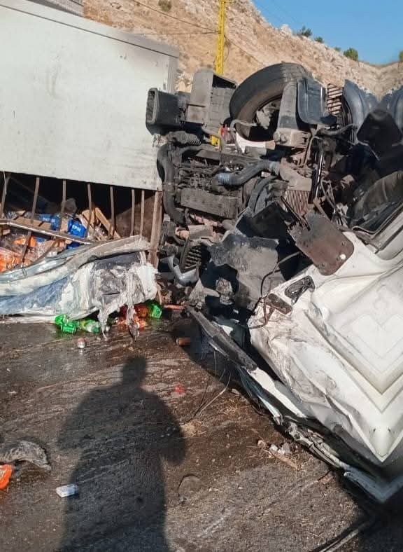 انقلاب شاحنة يوقع قتيلين على طريق عام مكسة - المريجات