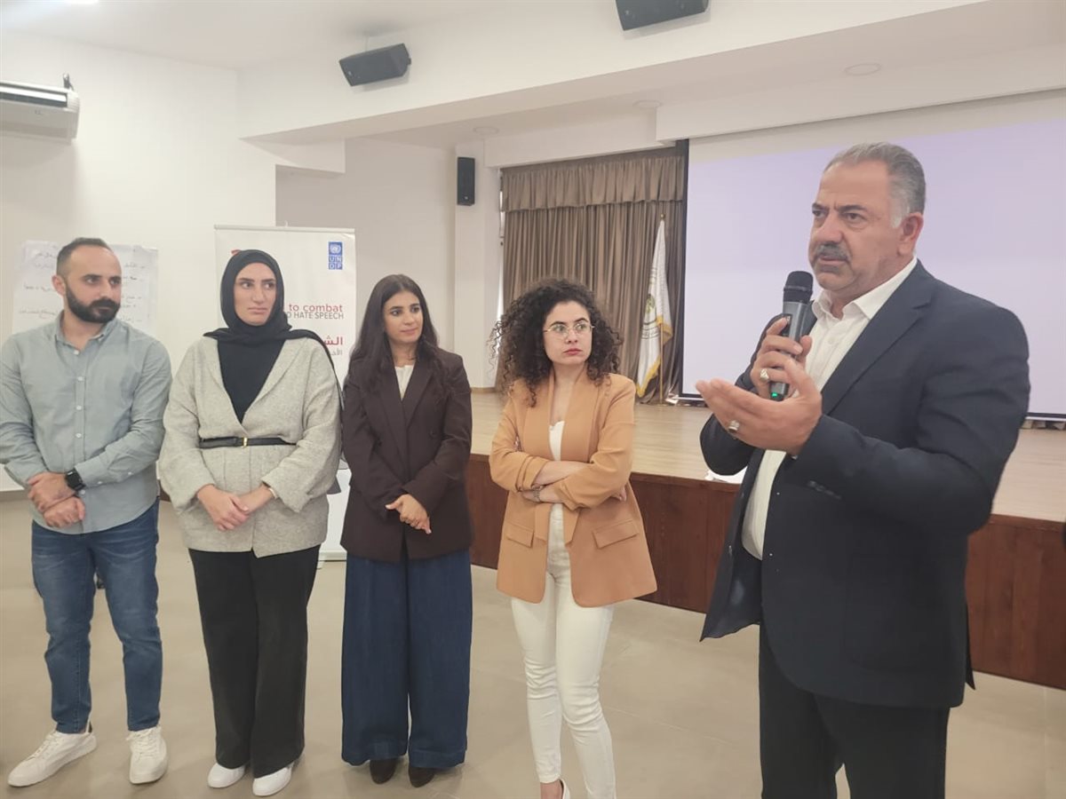 اختتام دورة تدريبية حول التحقق من الأخبار الزائفة وميثاق شرف يجمع إعلاميي منطقة الزهراني