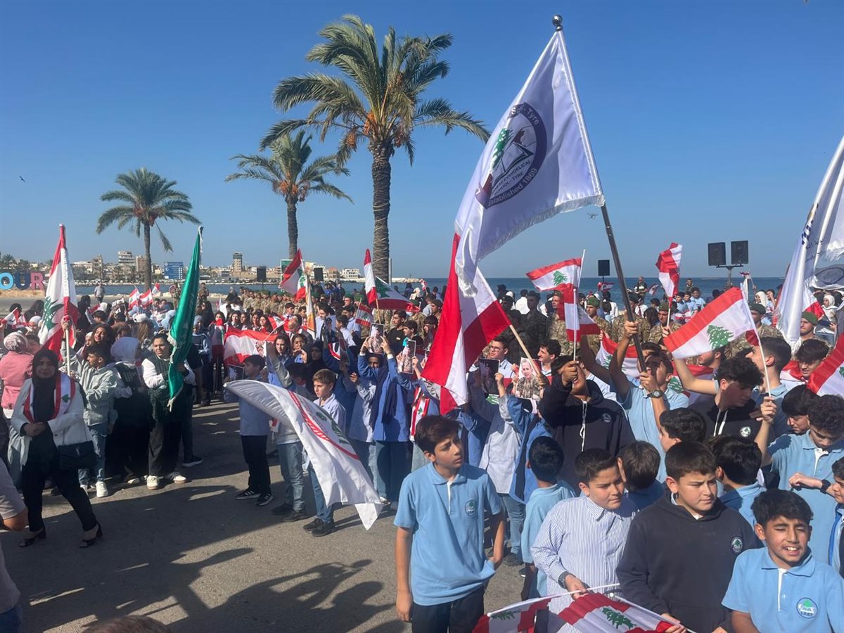 مدرسة صور TCS تشارك بإحياء عيد الاستقلال في ساحة العلم في مدينة صور