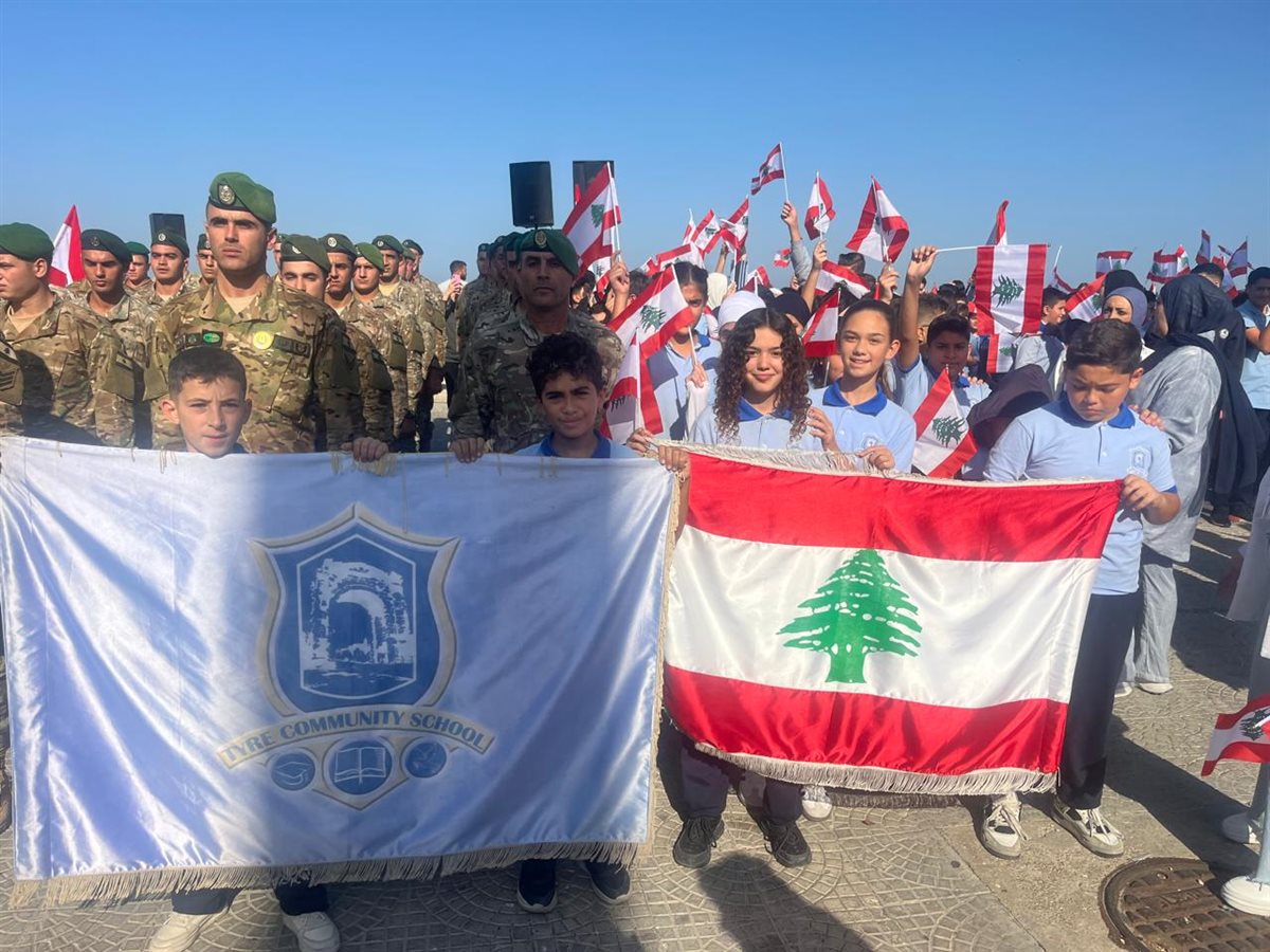 مدرسة صور TCS تشارك بإحياء عيد الاستقلال في ساحة العلم في مدينة صور