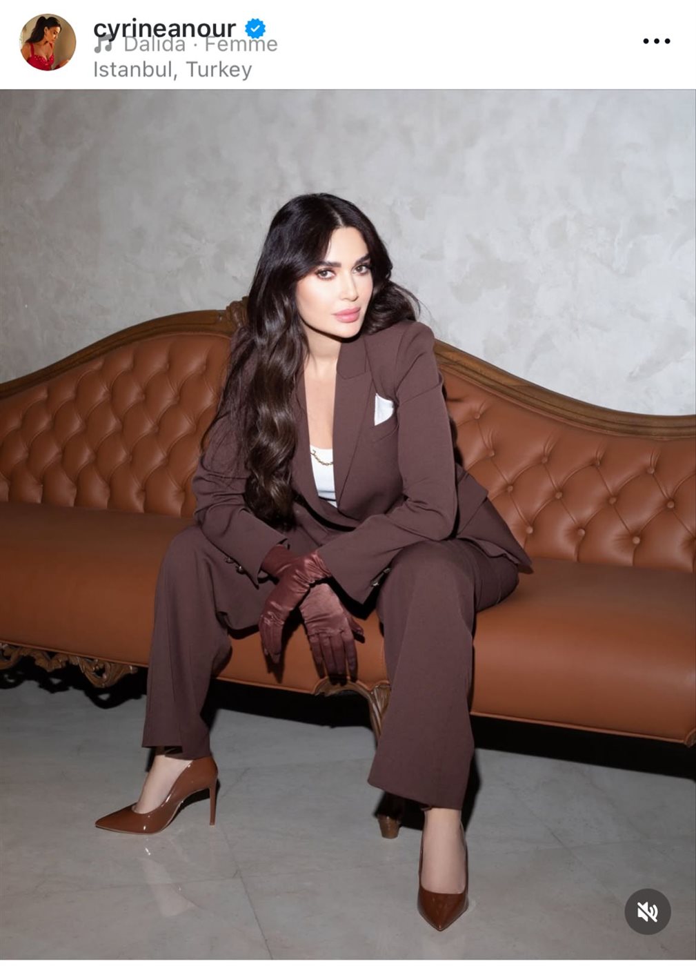 ببدلة رسمية.. سيرين عبد النور تتألق بآخر إطلالة لها (صورة)