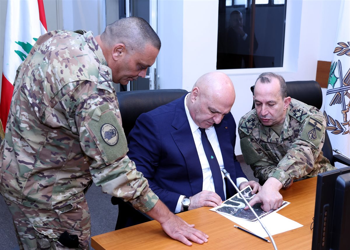 بالصور: الجيش الذي يحمي الجنوبيين كما جميع اللبنانيين... رئيس الجمهورية في الجنوب اللبناني عشية الاستقلال