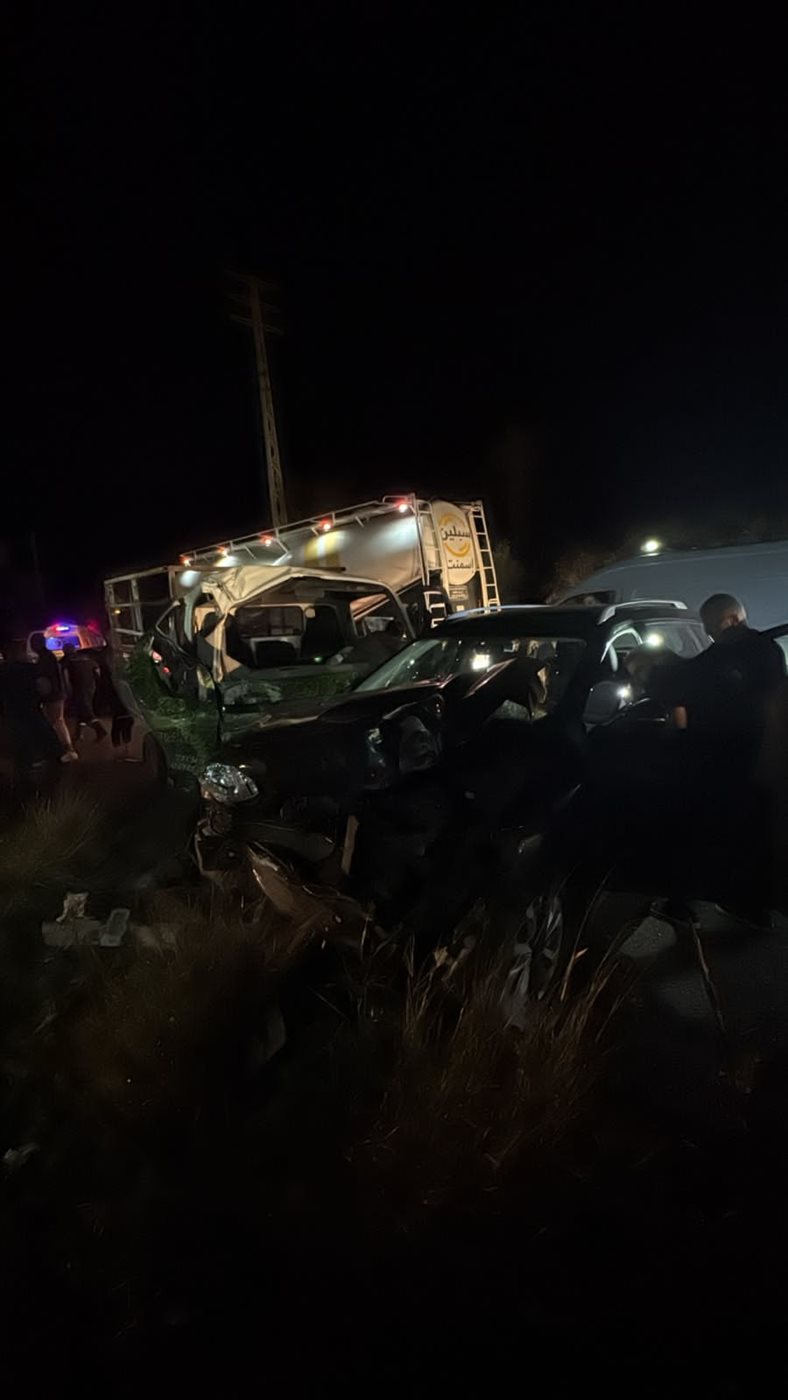 بالصور: حادث سير على الاوتوستراد مما ادى الى زحمة سير جنوبا