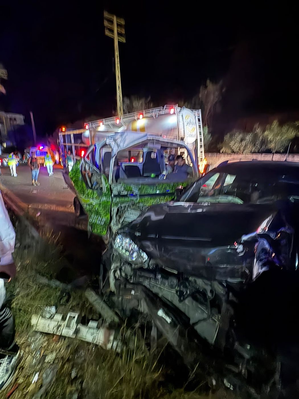 بالصور: حادث سير على الاوتوستراد مما ادى الى زحمة سير جنوبا