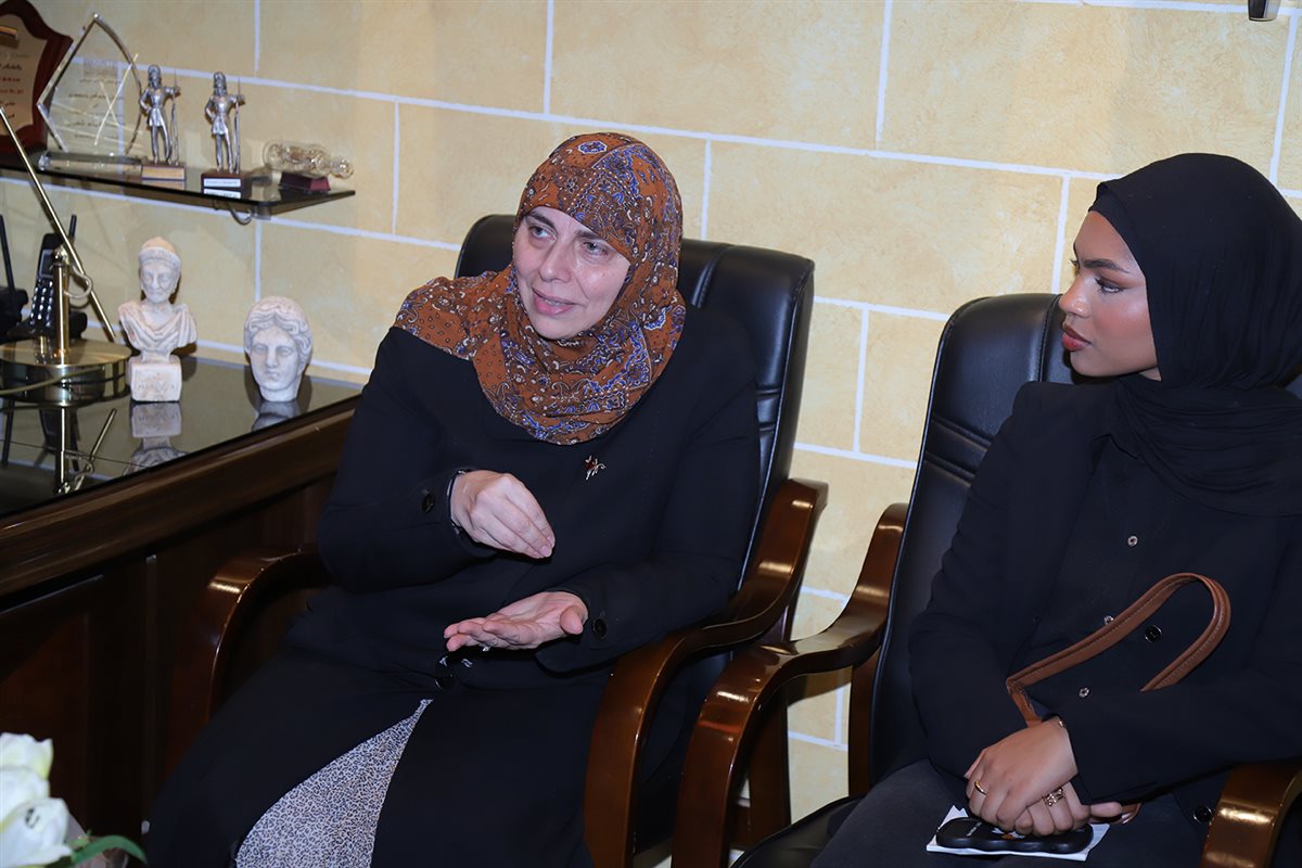 السيدة مليحة الصدر ضيفة طلاب الاعلام في جامعة LIU في ستديوهات يا صور: الامام الصدر حفز الشباب على العلم والتقدم