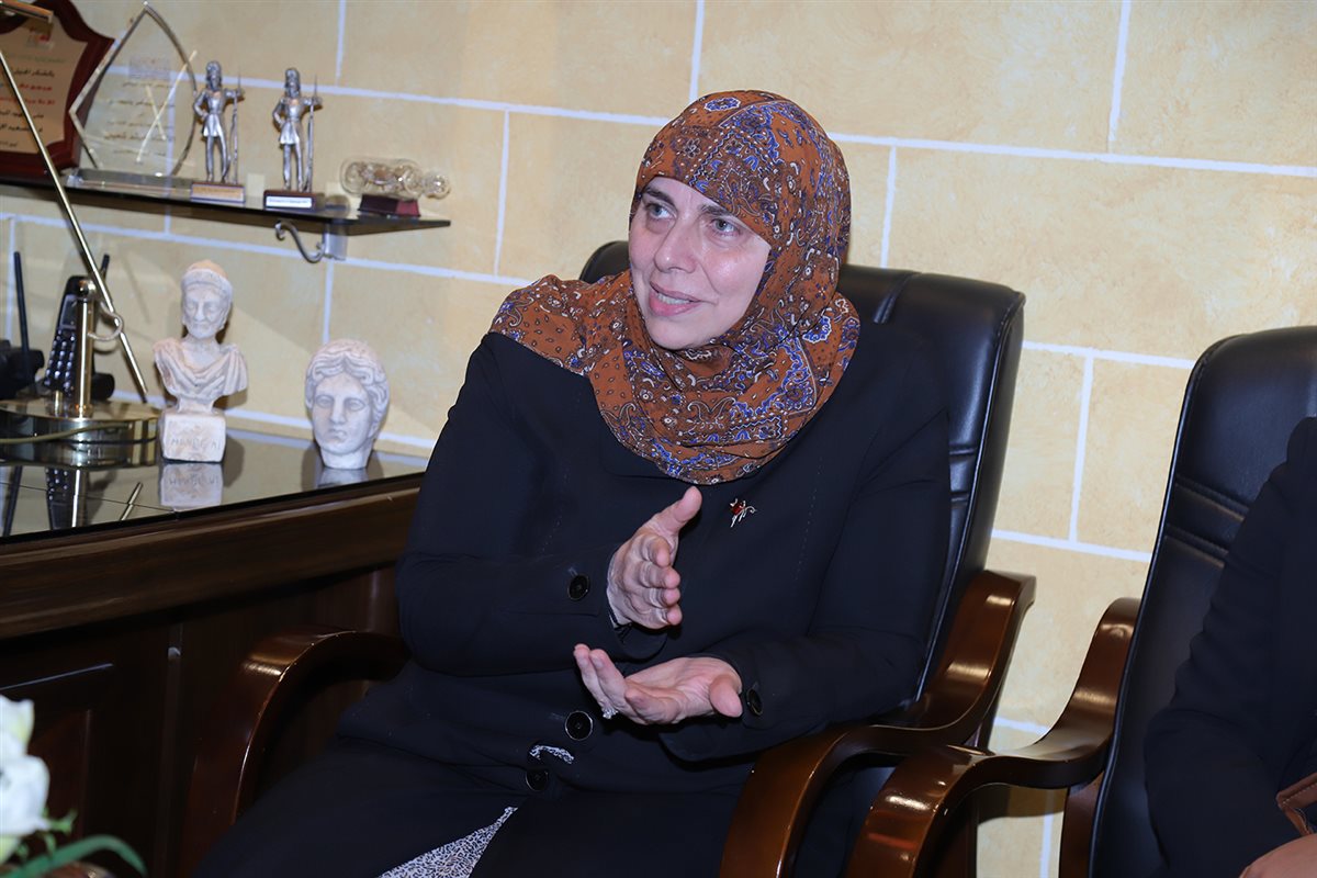 السيدة مليحة الصدر ضيفة طلاب الاعلام في جامعة LIU في ستديوهات يا صور: الامام الصدر حفز الشباب على العلم والتقدم