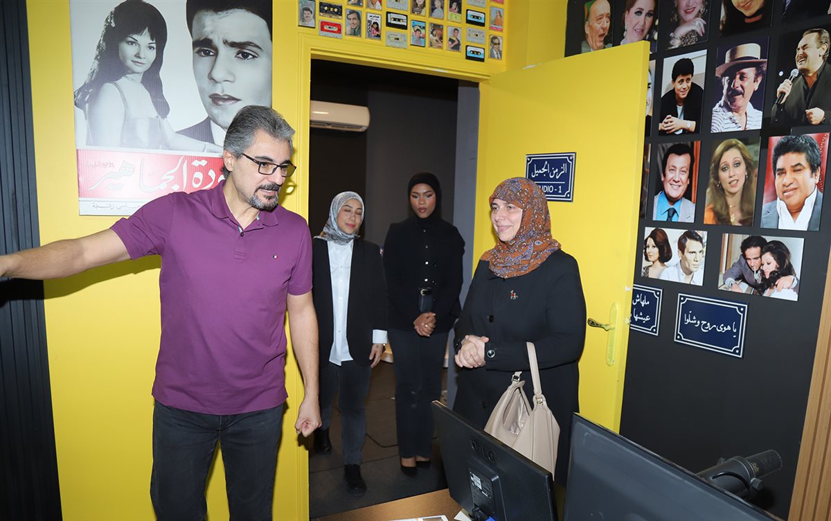 السيدة مليحة الصدر ضيفة طلاب الاعلام في جامعة LIU في ستديوهات يا صور: الامام الصدر حفز الشباب على العلم والتقدم