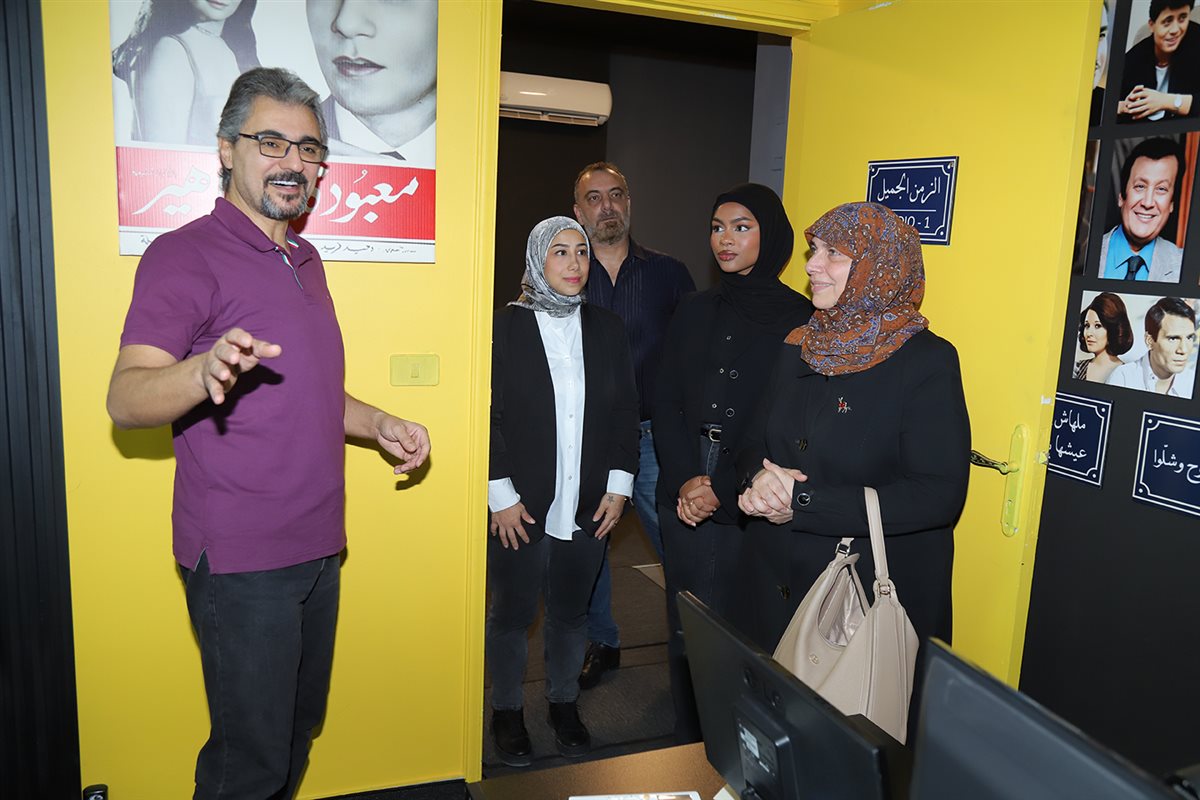 السيدة مليحة الصدر ضيفة طلاب الاعلام في جامعة LIU في ستديوهات يا صور: الامام الصدر حفز الشباب على العلم والتقدم