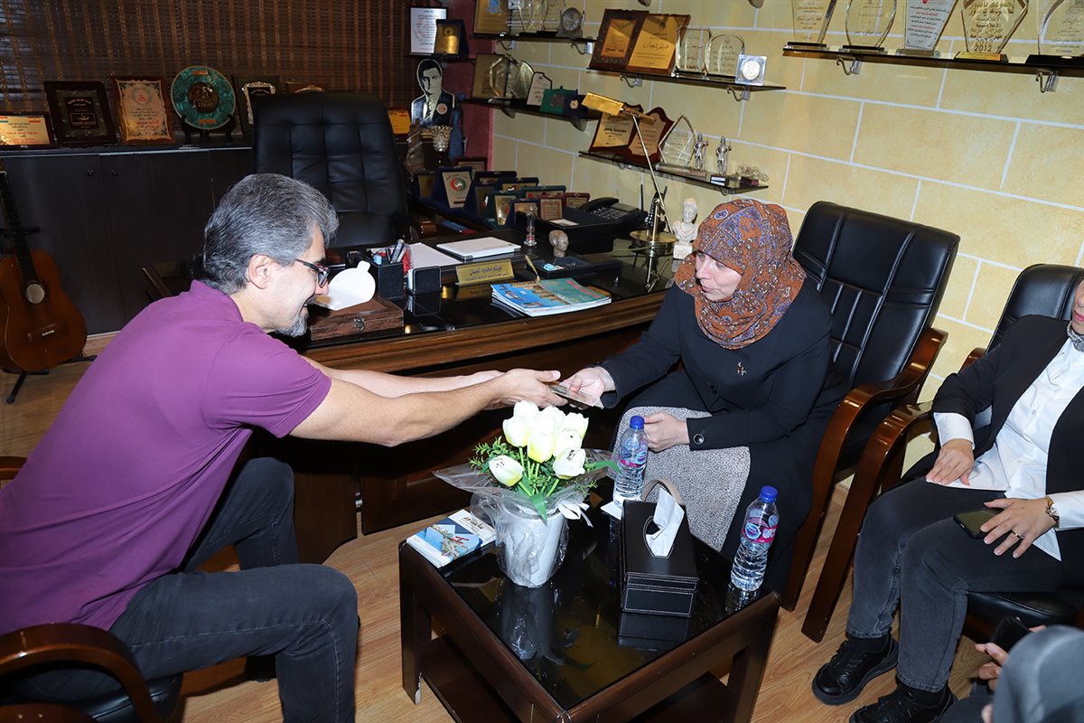 السيدة مليحة الصدر ضيفة طلاب الاعلام في جامعة LIU في ستديوهات يا صور: الامام الصدر حفز الشباب على العلم والتقدم