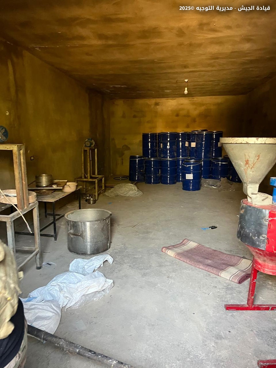 بالصور: سقوط مصنع كبتاغون جديد بيد الجيش... وهذا ما ضبط!