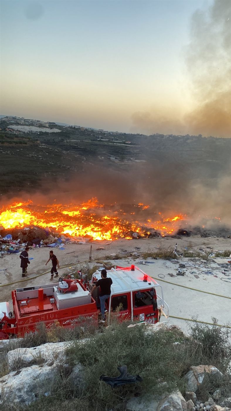 بالصور: اندلاع حريق في خراج بلدة الحلوسية والدفاع المدني يناشد لتأمين المياه