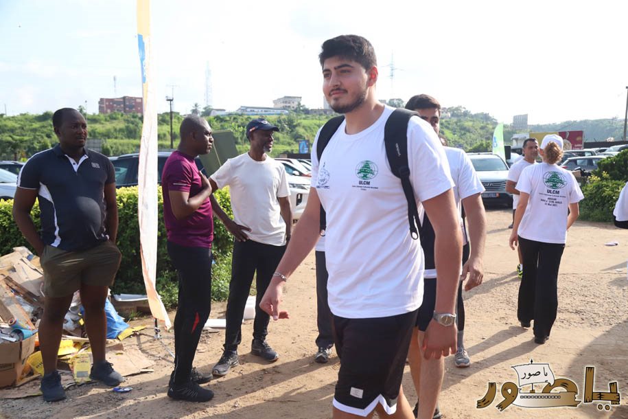 بمناسبة عيد الإستقلال الـ٨٢: الجامعة اللبنانية الثقافية في أبيدجان تجمع بين الرياضة والعمل البيئي