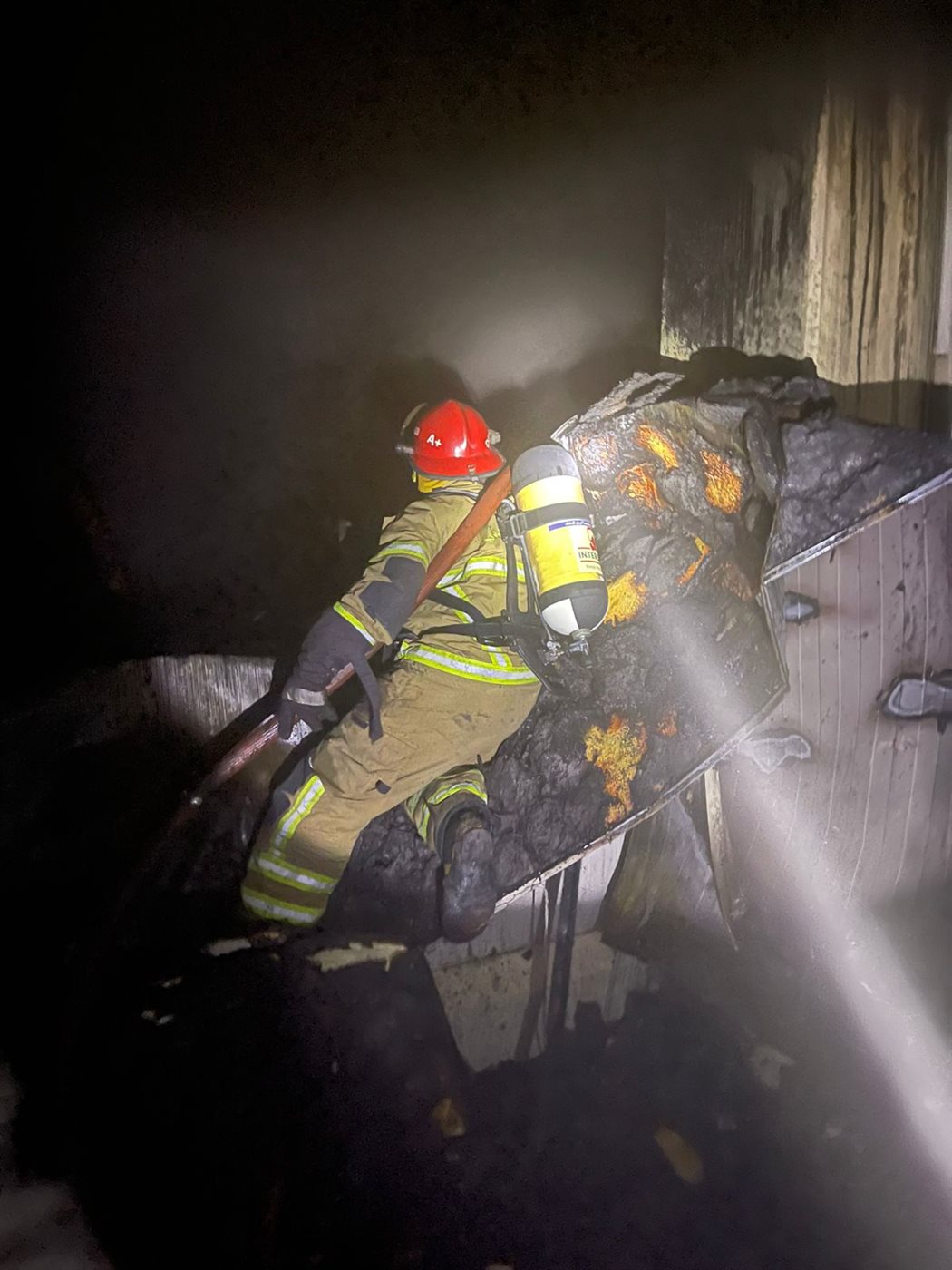 بالصور: كارثة حريق هواتشيكن سقوط 3 ضحايا والنيران حاصرت العمال قبل تدخل فرق الإنقاذ!