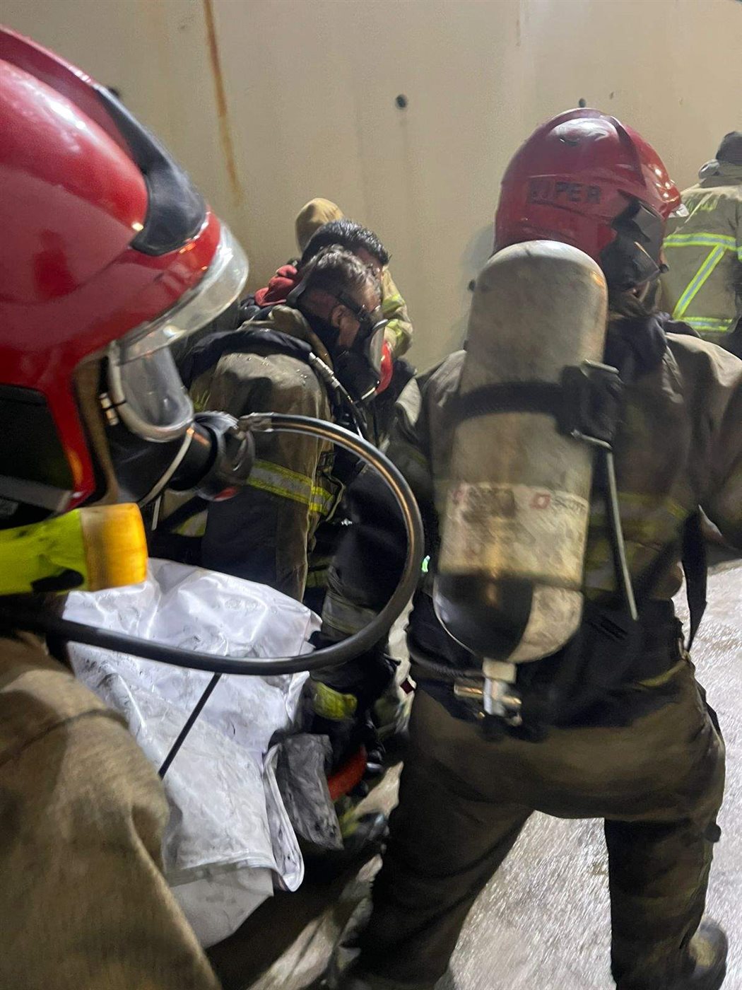 بالصور: كارثة حريق هواتشيكن سقوط 3 ضحايا والنيران حاصرت العمال قبل تدخل فرق الإنقاذ!