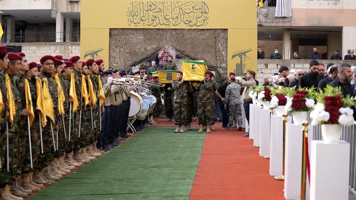 حزب الله شيع القائد الجهادي الكبير الشهيد السيد هيثم الطبطبائي والشهيدين مصطفى برو وقاسم برجاوي بمسيرة حاشدة في الغبيري