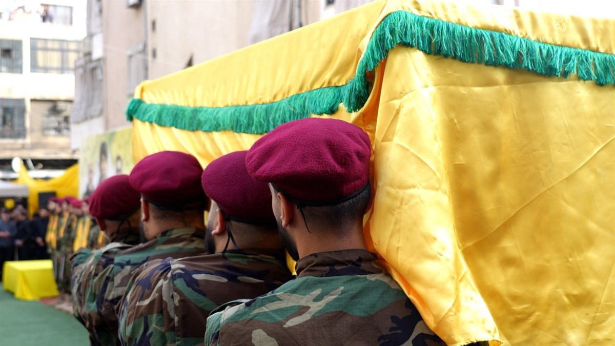 حزب الله شيع القائد الجهادي الكبير الشهيد السيد هيثم الطبطبائي والشهيدين مصطفى برو وقاسم برجاوي بمسيرة حاشدة في الغبيري