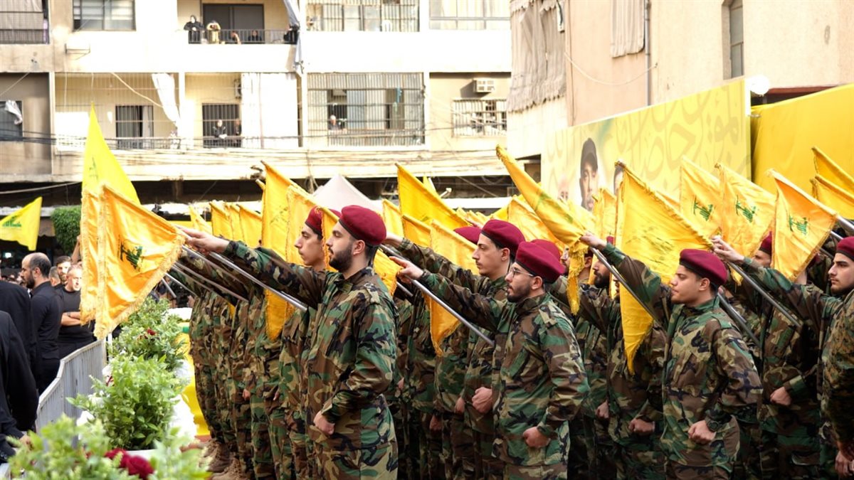 حزب الله شيع القائد الجهادي الكبير الشهيد السيد هيثم الطبطبائي والشهيدين مصطفى برو وقاسم برجاوي بمسيرة حاشدة في الغبيري