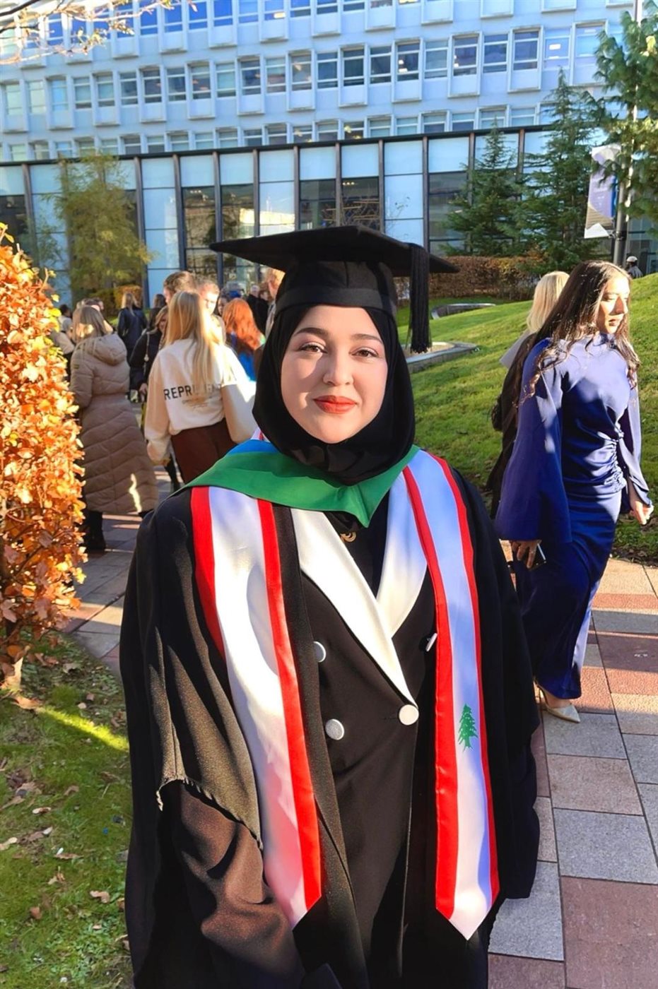 شهادة في البكولوريوس للطالبة زينب سعادة