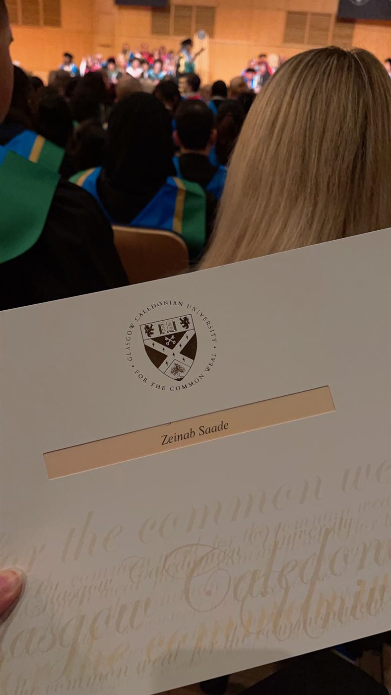 شهادة في البكولوريوس للطالبة زينب سعادة