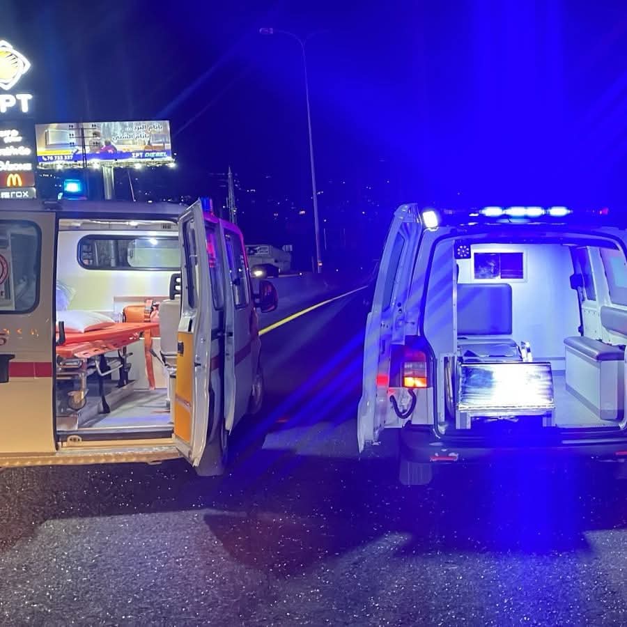 بالصور: اصطدام مروع ليلا يخلف عددا من الجرحى.. وفرق الإنقاذ تضطر لقص السيارات!