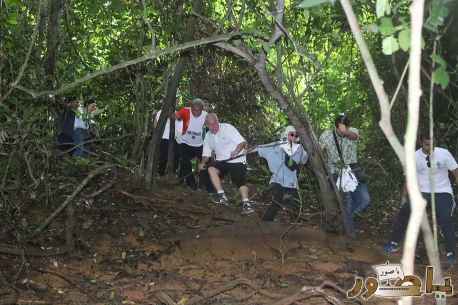 بمناسبة عيد الإستقلال الـ٨٢: الجامعة اللبنانية الثقافية في أبيدجان تجمع بين الرياضة والعمل البيئي