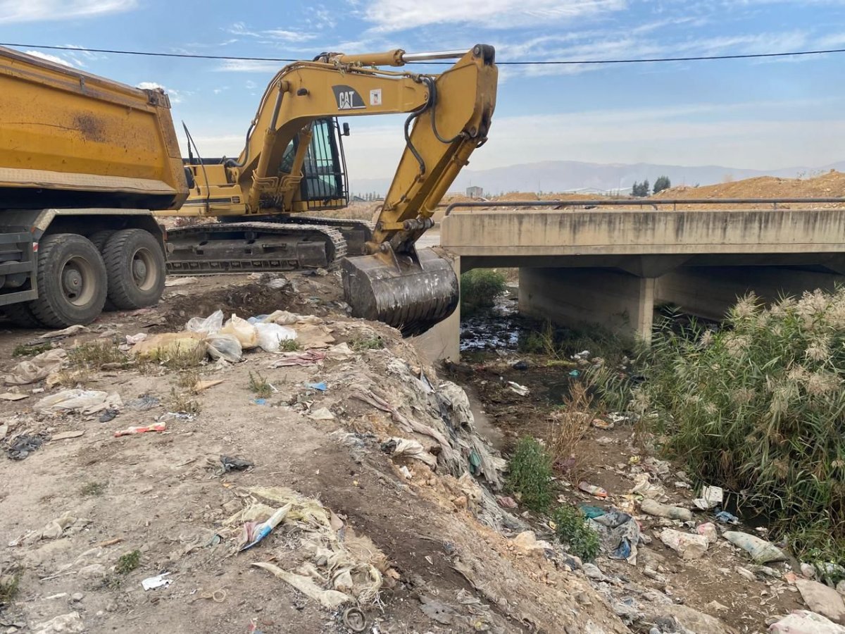 جريمة بيئية في الليطاني بلدية تبدأ التنظيف والمصلحة تتحرك (صور)