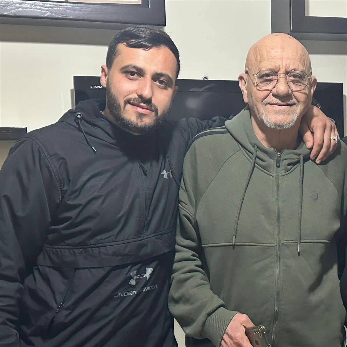 مدينة صور شيعت المرحوم السيد علي مناع ( ابو حسين) والد السعيد مفقود الاثر حسن مناع ( مطيع)