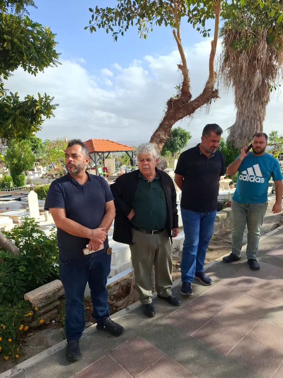 مدينة صور شيعت المرحوم السيد علي مناع ( ابو حسين) والد السعيد مفقود الاثر حسن مناع ( مطيع)