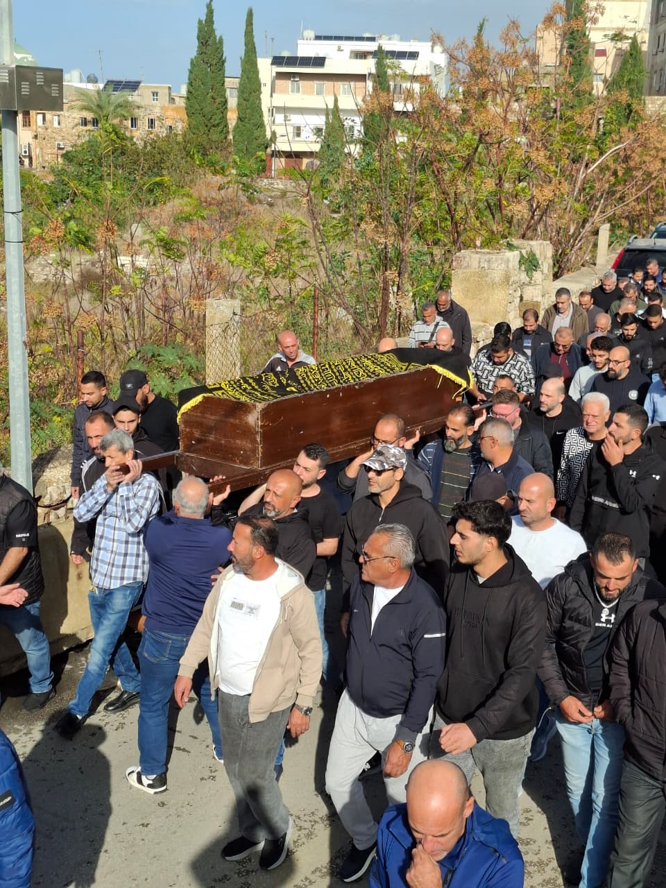 مدينة صور شيعت المرحوم السيد علي مناع ( ابو حسين) والد السعيد مفقود الاثر حسن مناع ( مطيع)