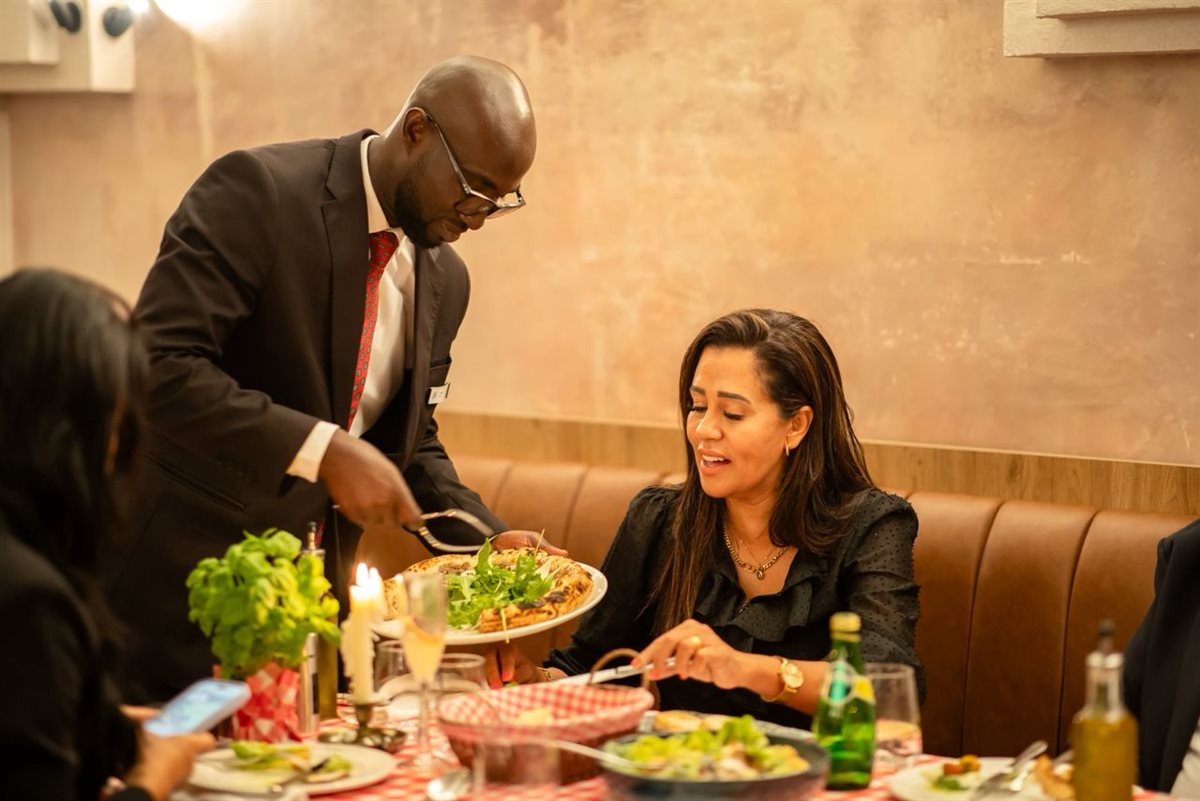 إفتتاح حاشد ل NAPizza في أبيدجان: النكهة الإيطالية الأصيلة بين أيديكم!