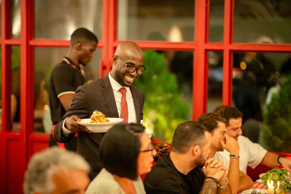 إفتتاح حاشد ل NAPizza في أبيدجان: النكهة الإيطالية الأصيلة بين أيديكم!