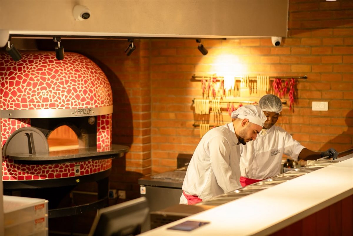 إفتتاح حاشد ل NAPizza في أبيدجان: النكهة الإيطالية الأصيلة بين أيديكم!