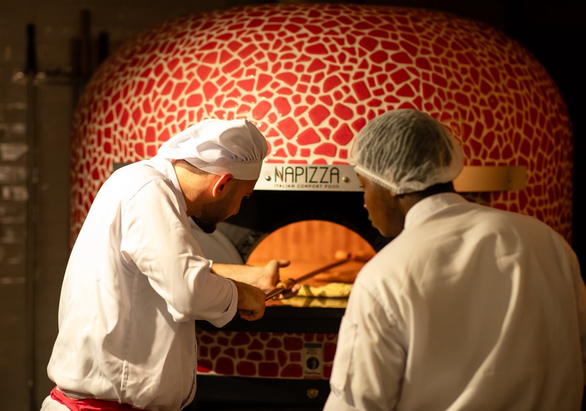 إفتتاح حاشد ل NAPizza في أبيدجان: النكهة الإيطالية الأصيلة بين أيديكم!