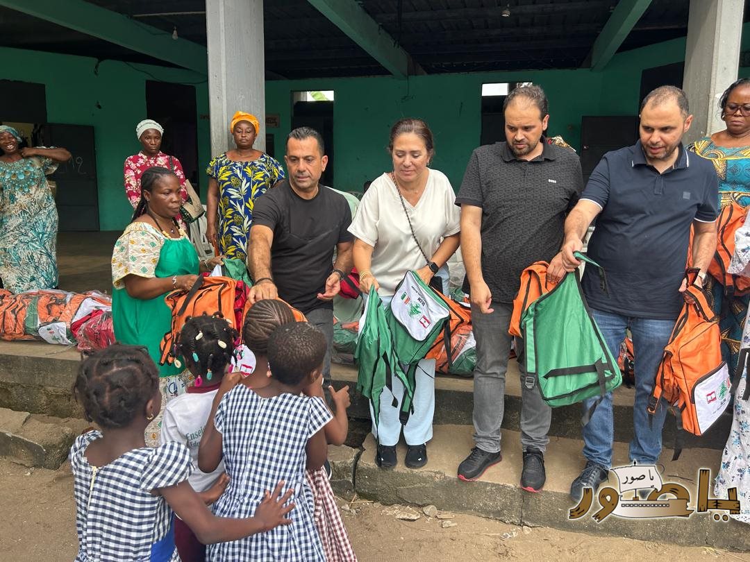 الجامعة اللبنانية الثقافية فرع أبيدجان تواصل دعمها التربوي بتوزيع مستلزمات مدرسية في عدد من المناطق