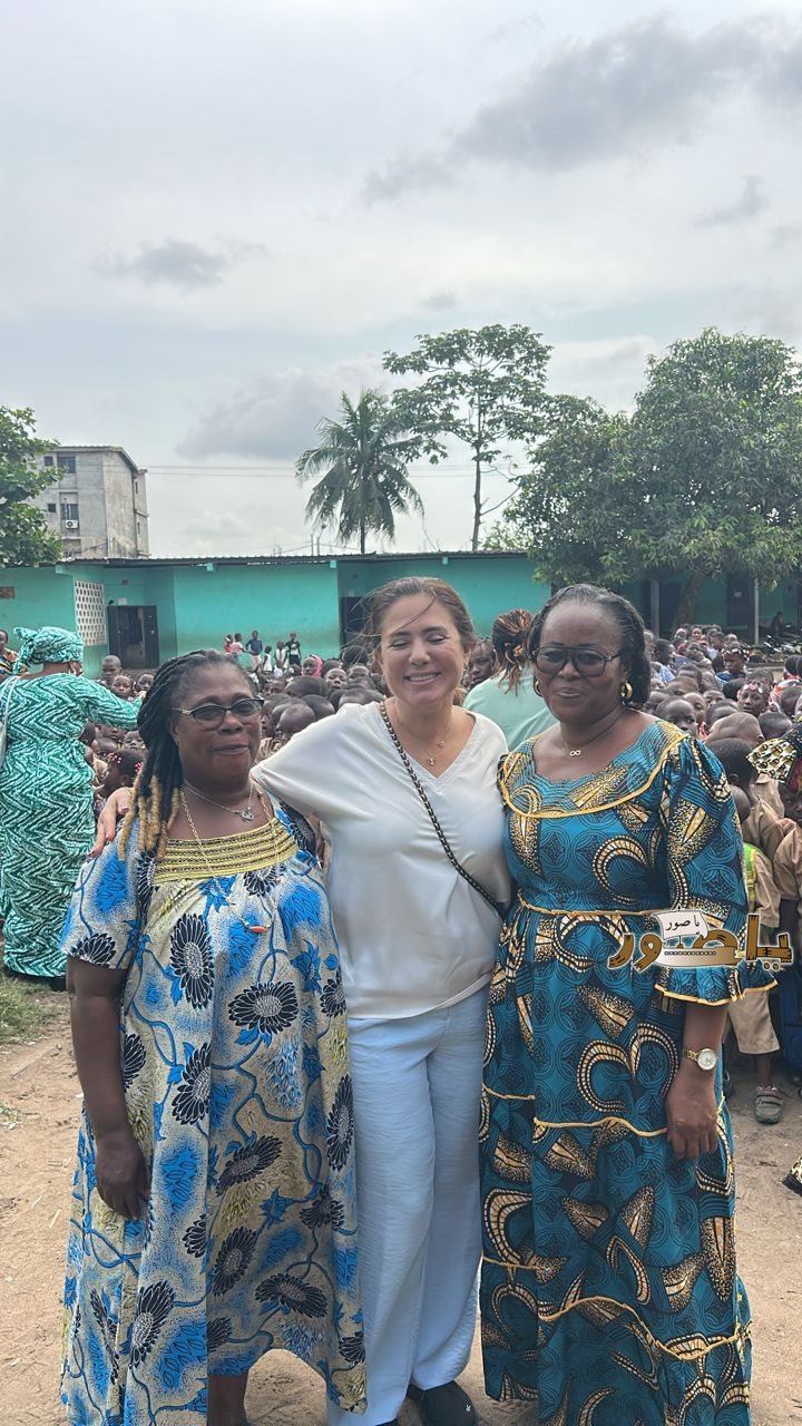 الجامعة اللبنانية الثقافية فرع أبيدجان تواصل دعمها التربوي بتوزيع مستلزمات مدرسية في عدد من المناطق