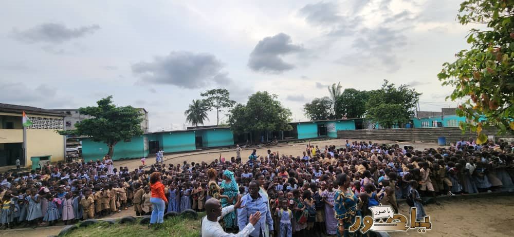 الجامعة اللبنانية الثقافية فرع أبيدجان تواصل دعمها التربوي بتوزيع مستلزمات مدرسية في عدد من المناطق