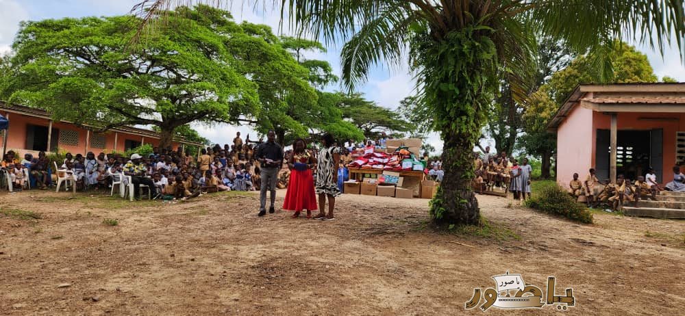 الجامعة اللبنانية الثقافية فرع أبيدجان تواصل دعمها التربوي بتوزيع مستلزمات مدرسية في عدد من المناطق