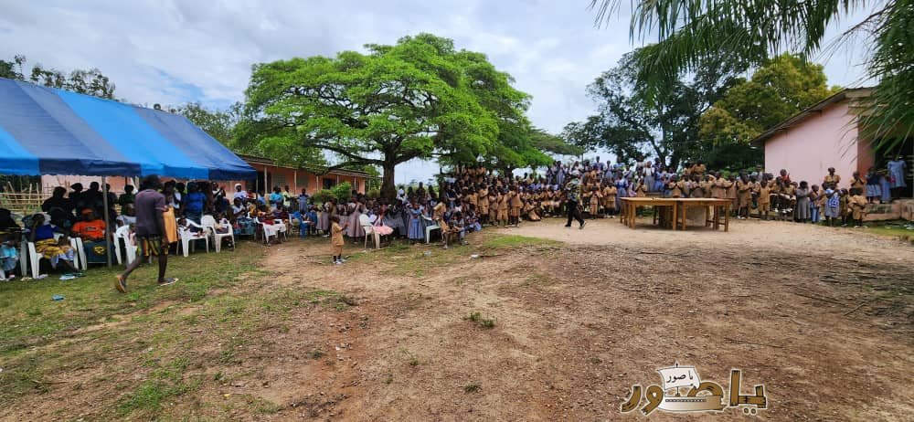 الجامعة اللبنانية الثقافية فرع أبيدجان تواصل دعمها التربوي بتوزيع مستلزمات مدرسية في عدد من المناطق
